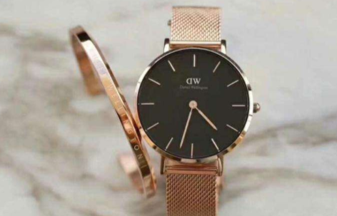 微商几百块卖的DW手表是真是假2