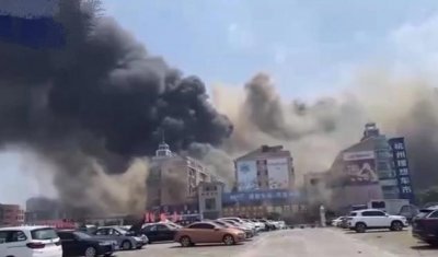 杭州临平火灾4人抢救无效死亡 漫天大火浓烟滚滚场面十分混乱